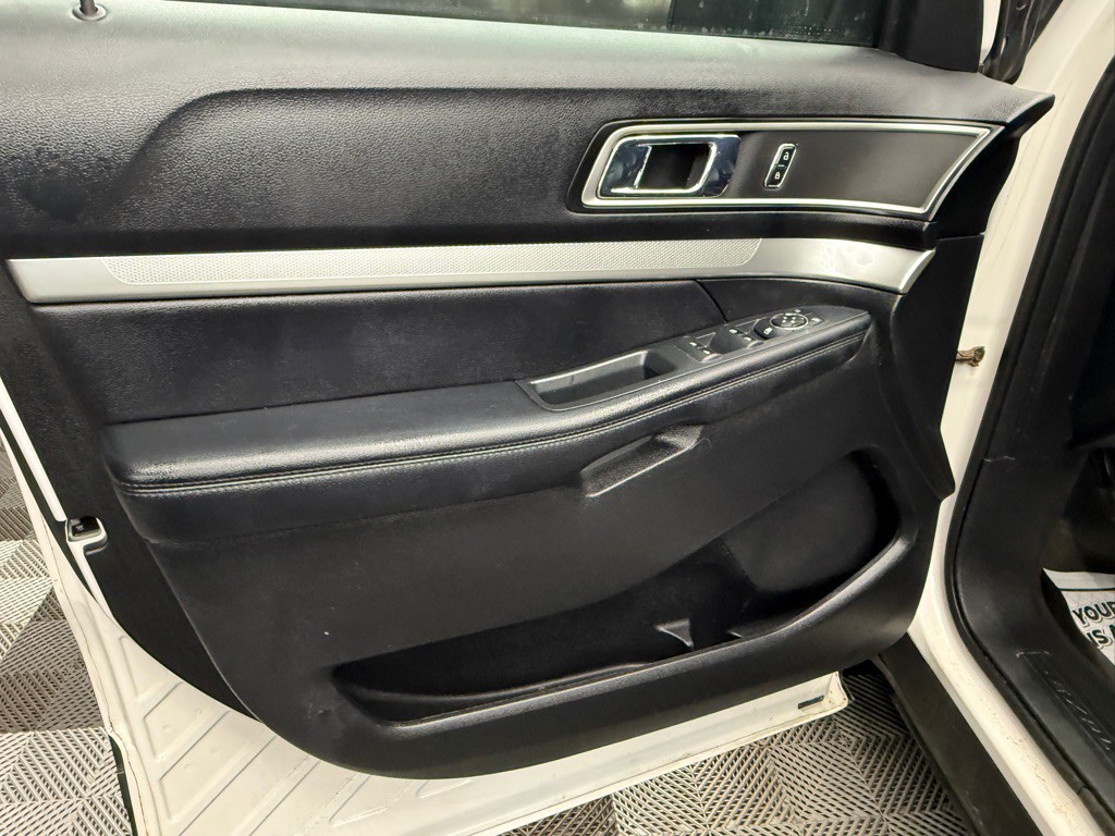 2016 Ford Explorer Image 16