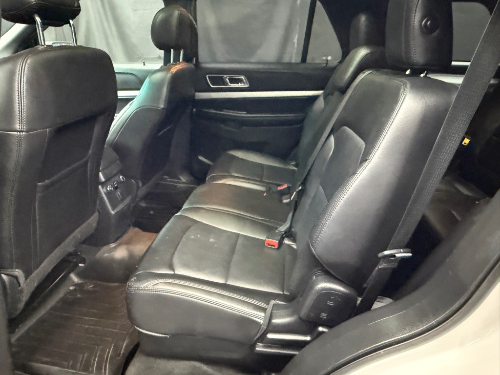 2016 Ford Explorer Image 17