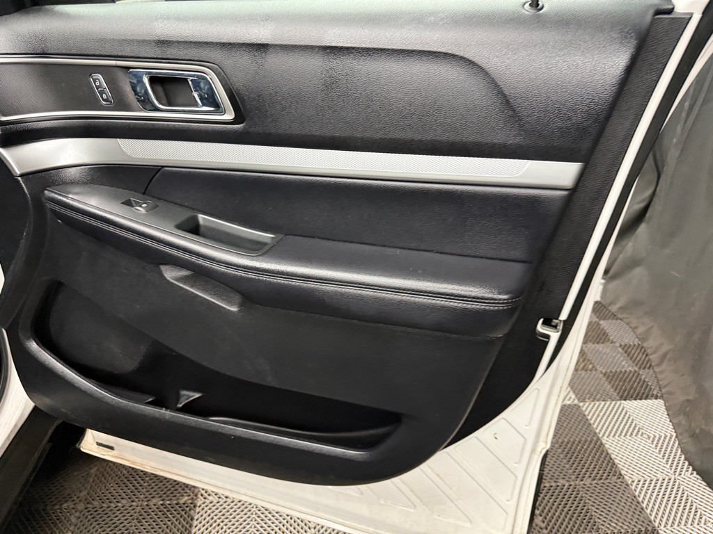 2016 Ford Explorer Image 23