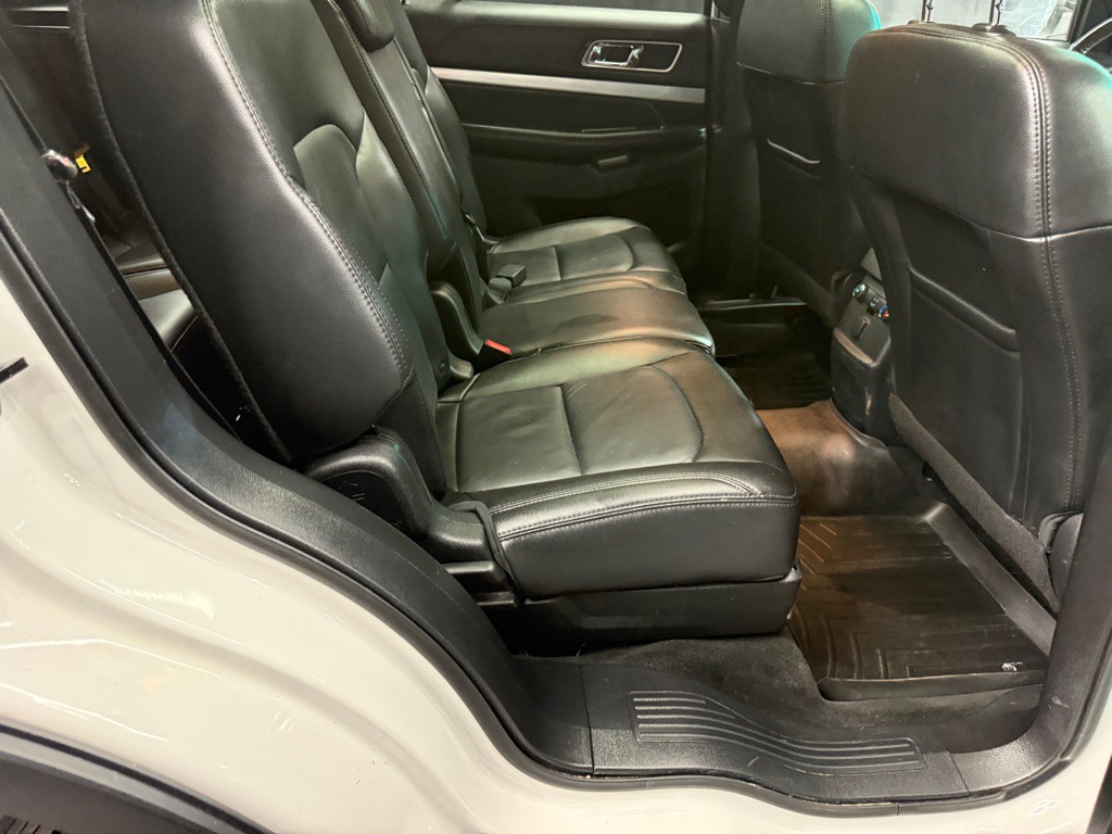 2016 Ford Explorer Image 24