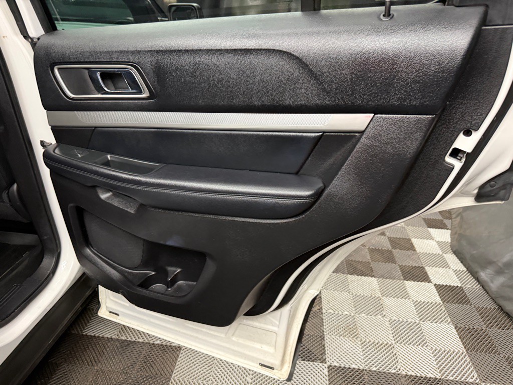 2016 Ford Explorer Image 25