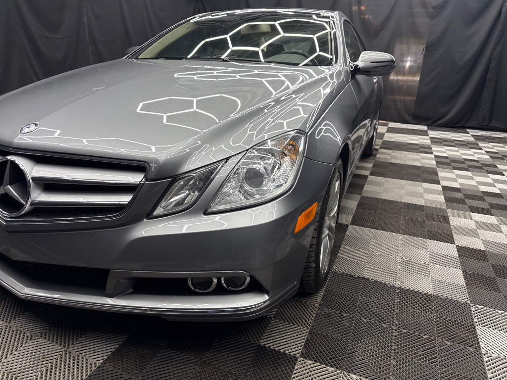 2010 Mercedes-Benz E-Class Image 3