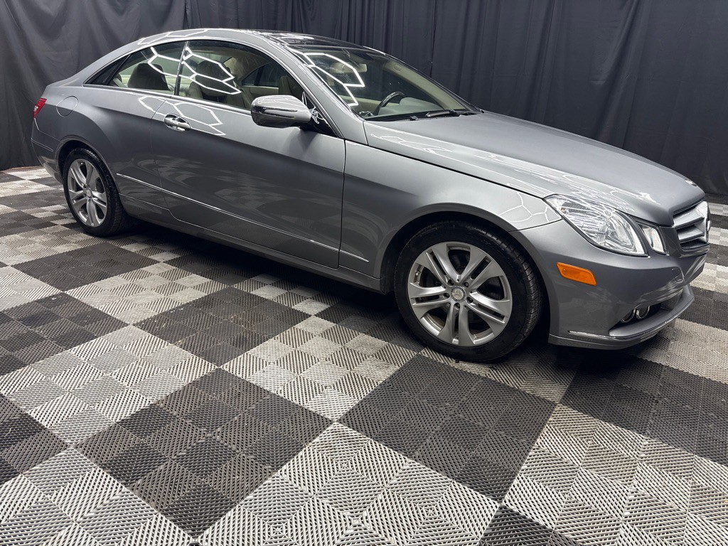 2010 Mercedes-Benz E-Class Image 4