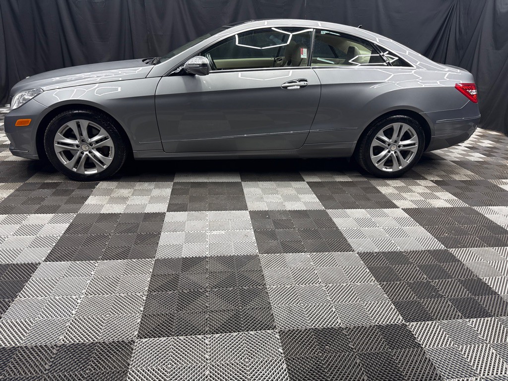 2010 Mercedes-Benz E-Class Image 5
