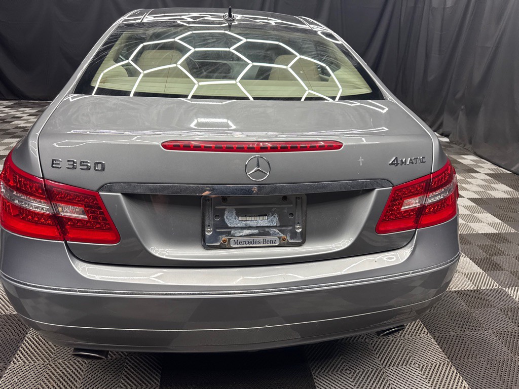 2010 Mercedes-Benz E-Class Image 7
