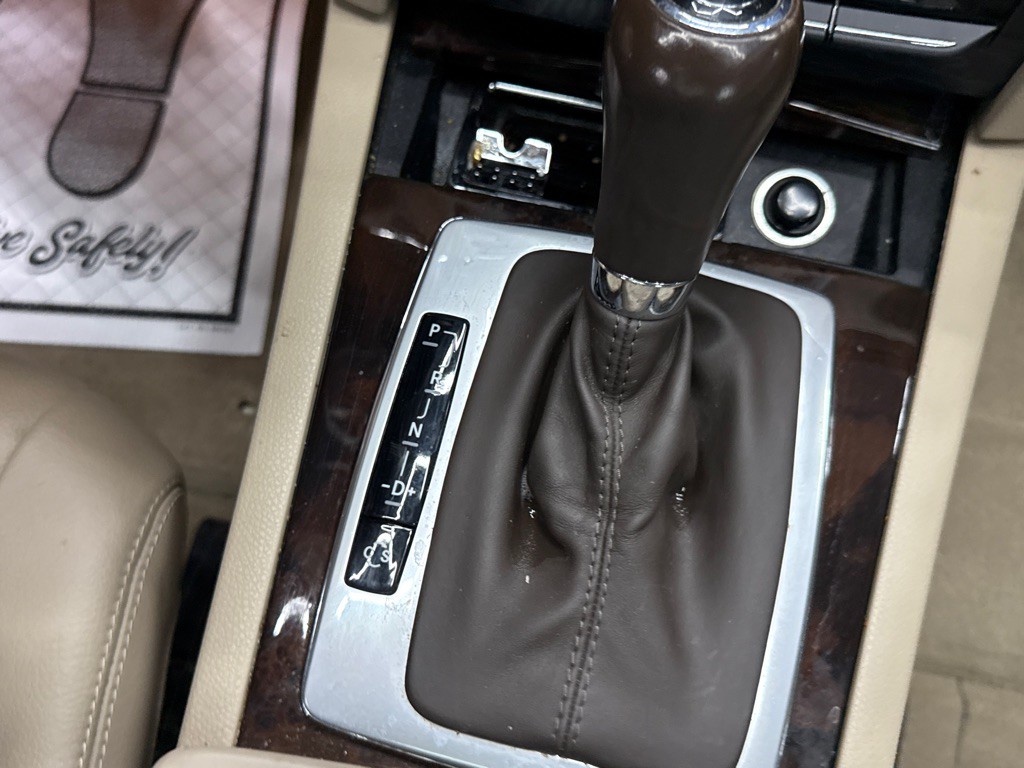 2010 Mercedes-Benz E-Class Image 12