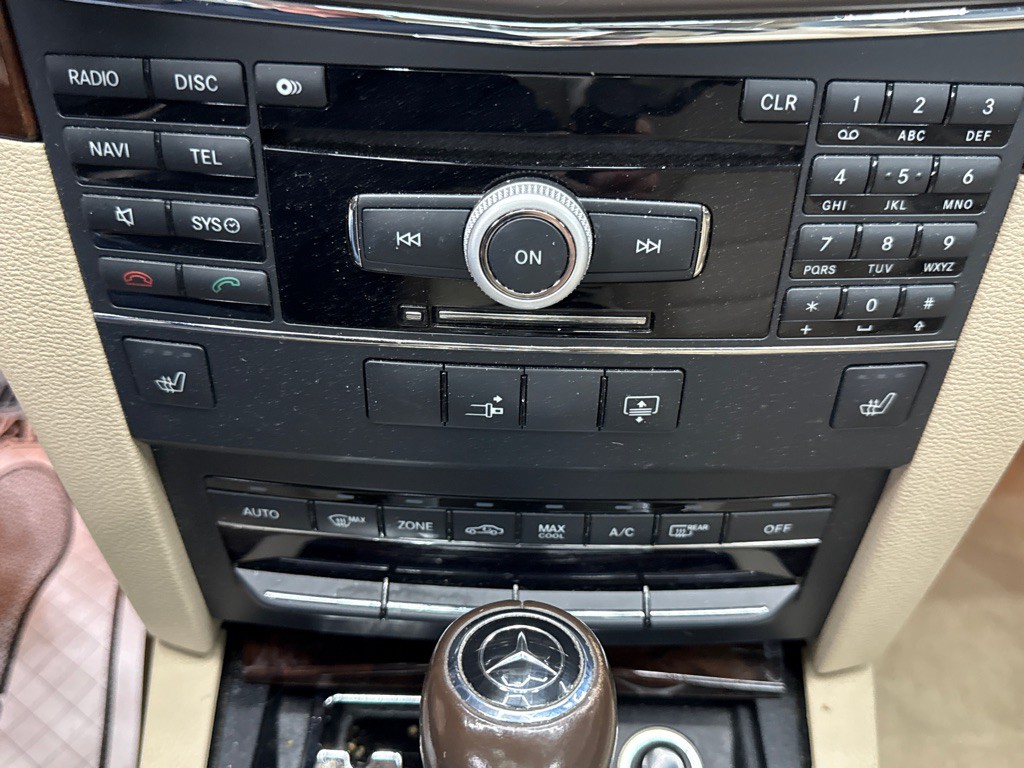 2010 Mercedes-Benz E-Class Image 14