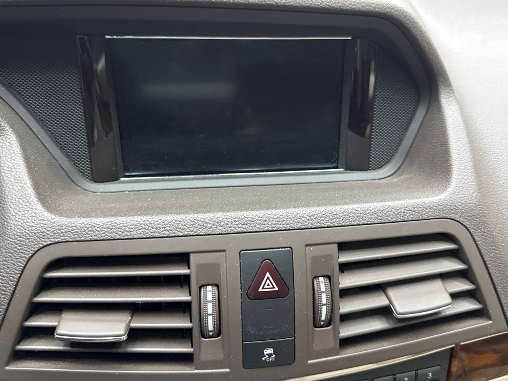 2010 Mercedes-Benz E-Class Image 15