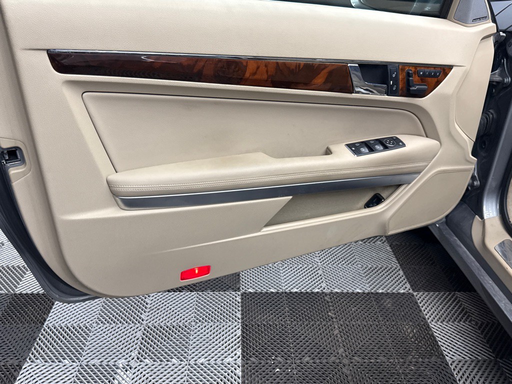 2010 Mercedes-Benz E-Class Image 18