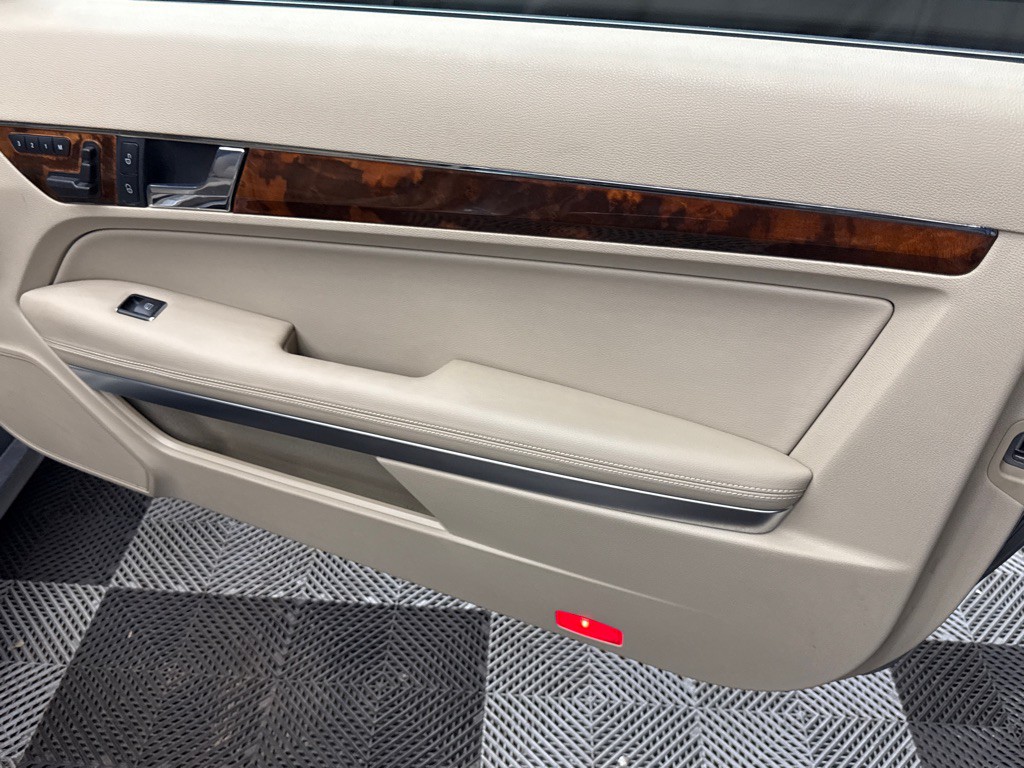 2010 Mercedes-Benz E-Class Image 21