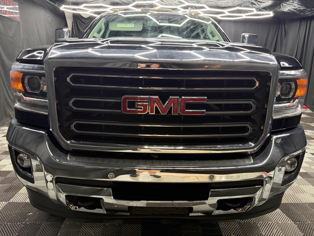 2017 GMC Sierra Image 2