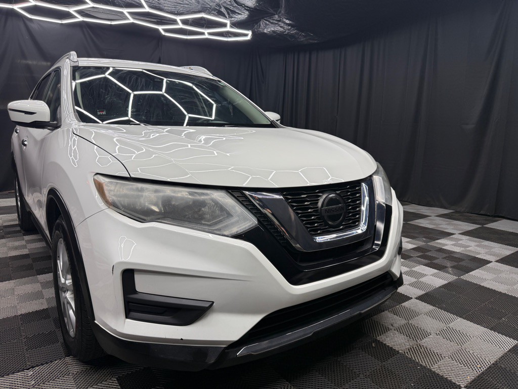 2019 Nissan Rogue Image 1