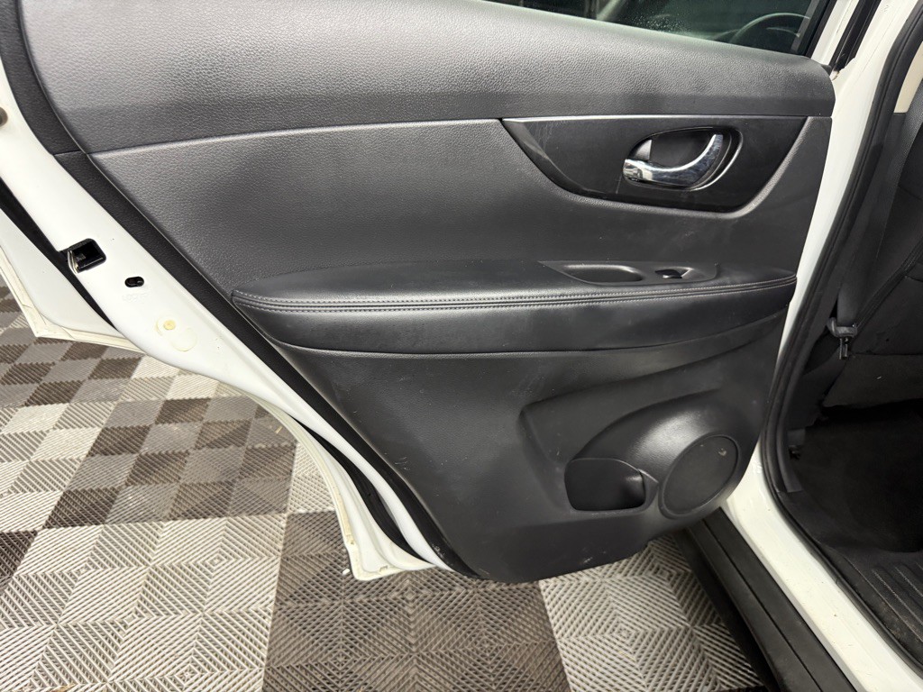 2019 Nissan Rogue Image 16