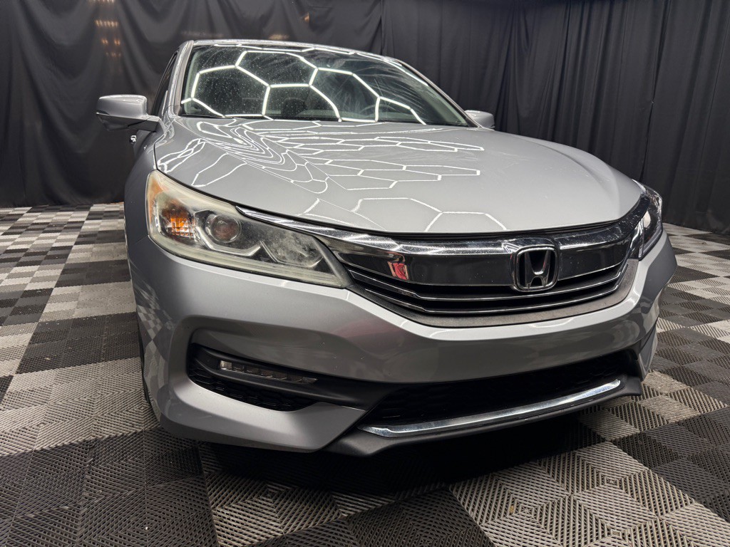 2017 Honda Accord Image 1