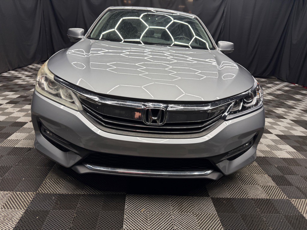 2017 Honda Accord Image 2