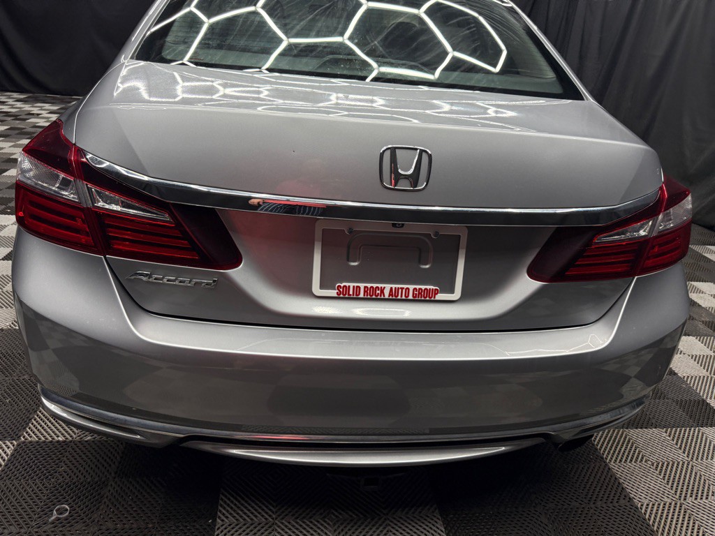 2017 Honda Accord Image 7
