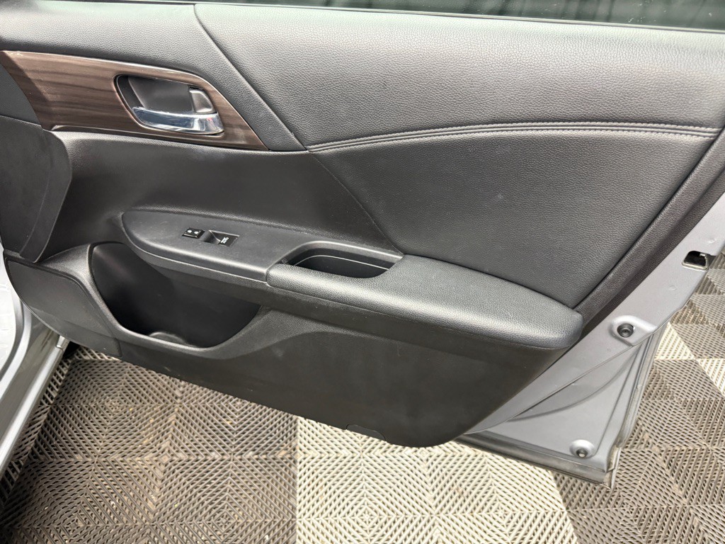 2017 Honda Accord Image 15