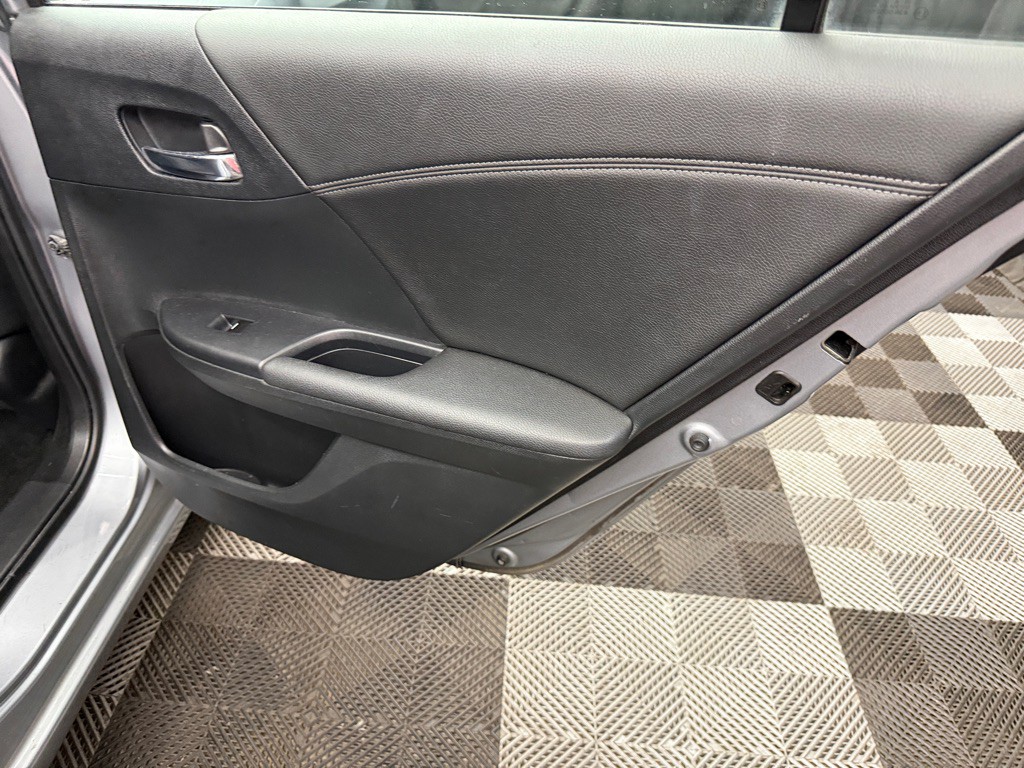 2017 Honda Accord Image 17