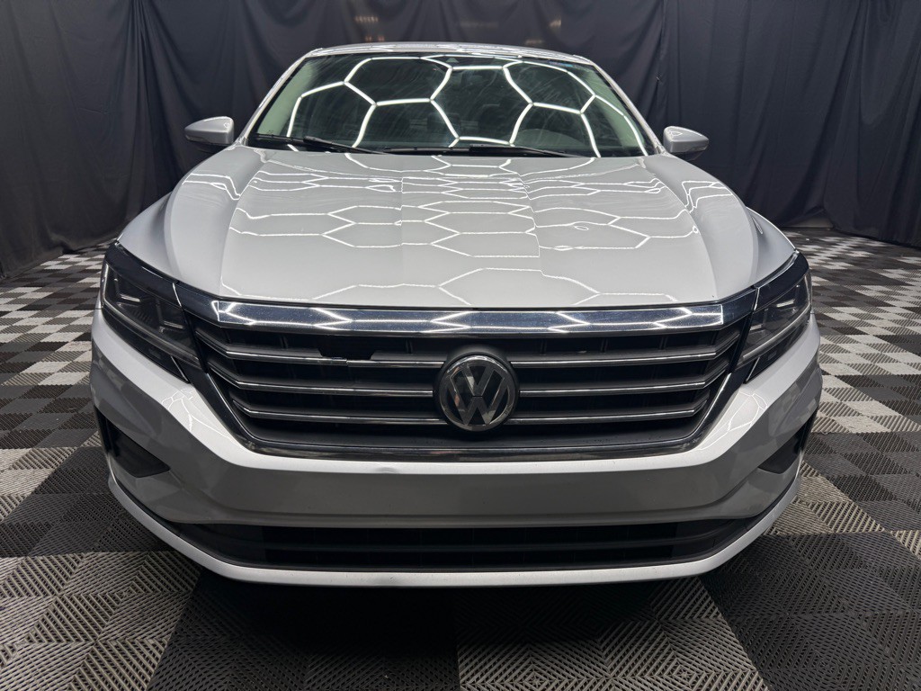 2020 Volkswagen Passat Image 2