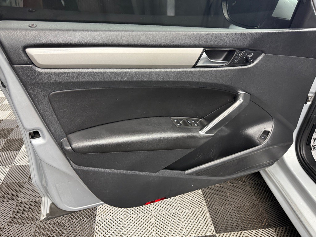 2020 Volkswagen Passat Image 12