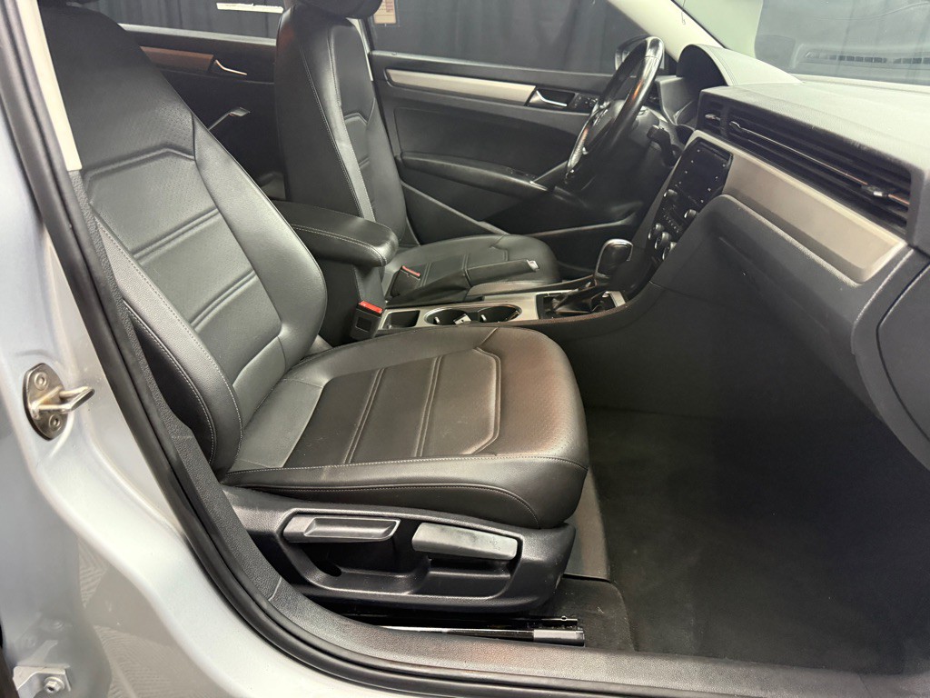 2020 Volkswagen Passat Image 16
