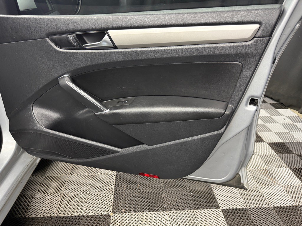 2020 Volkswagen Passat Image 17