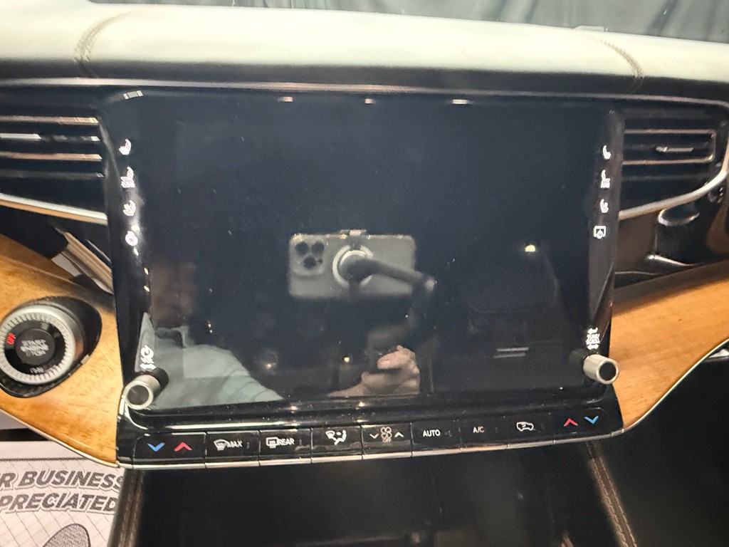 2022 Jeep Grand Cherokee Image 9