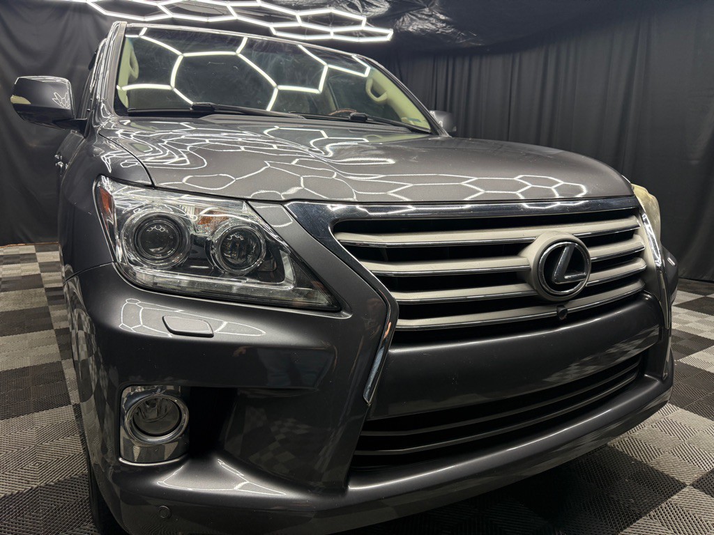 2013 Lexus LX Image 1