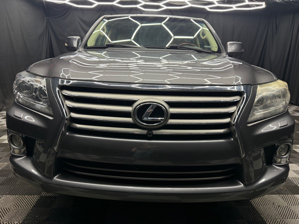 2013 Lexus LX Image 2