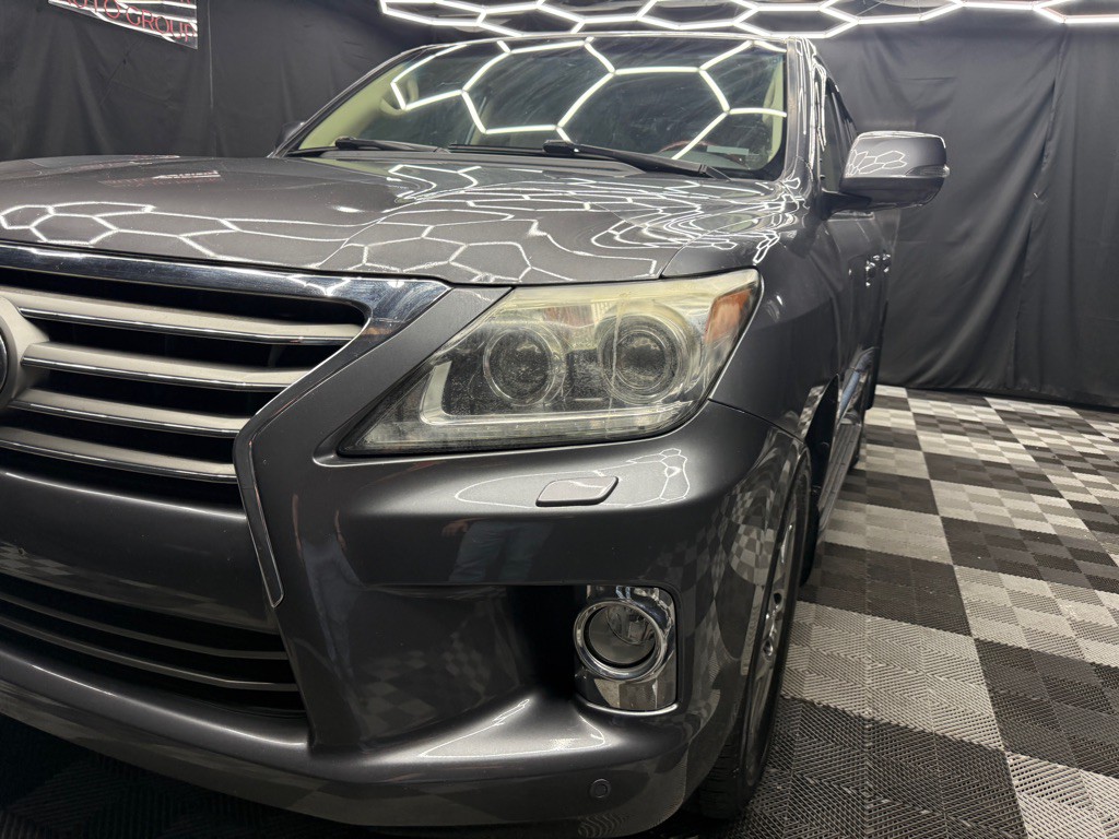2013 Lexus LX Image 3