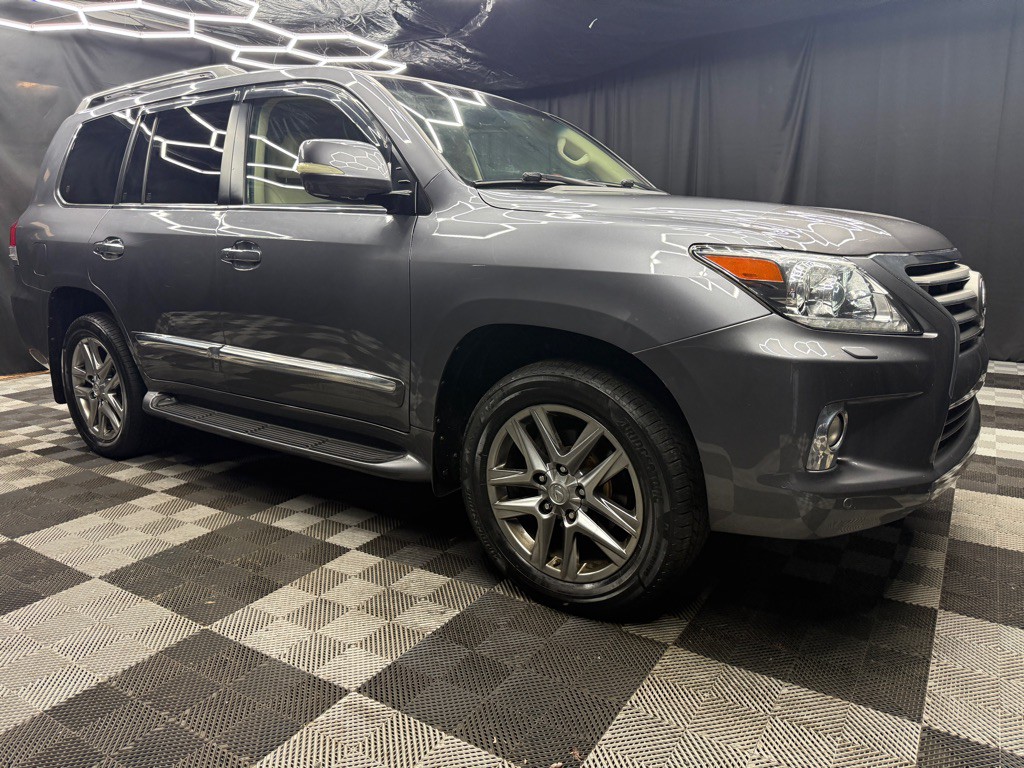 2013 Lexus LX Image 4