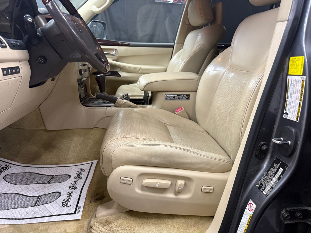 2013 Lexus LX Image 8