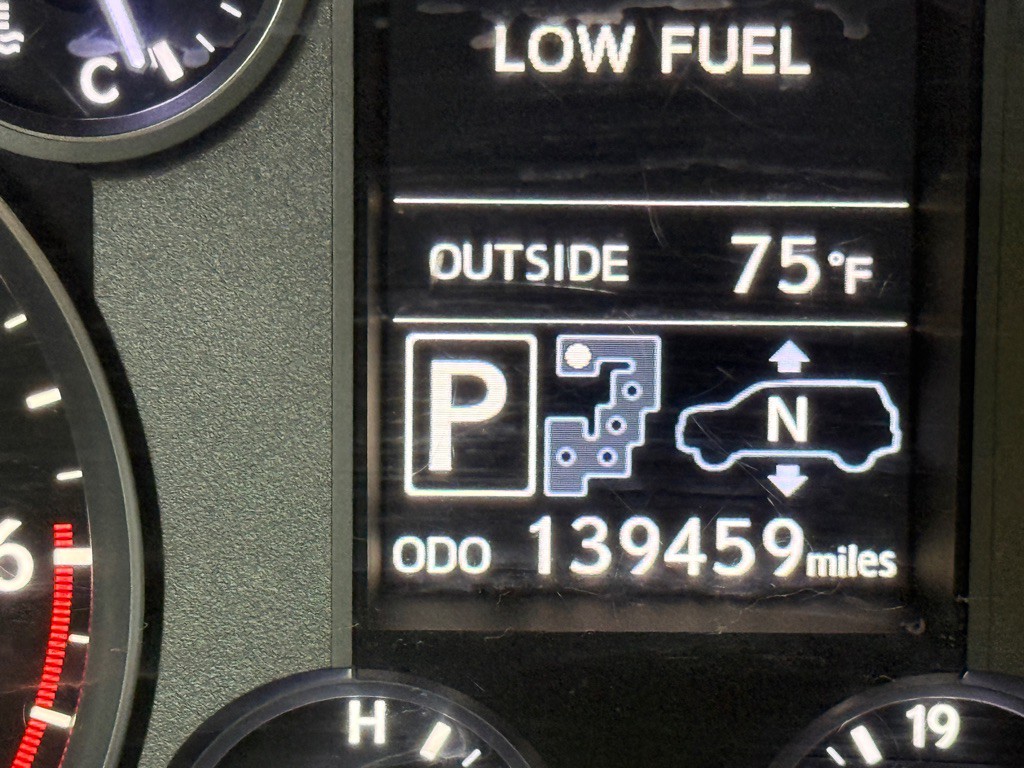 2013 Lexus LX Image 9