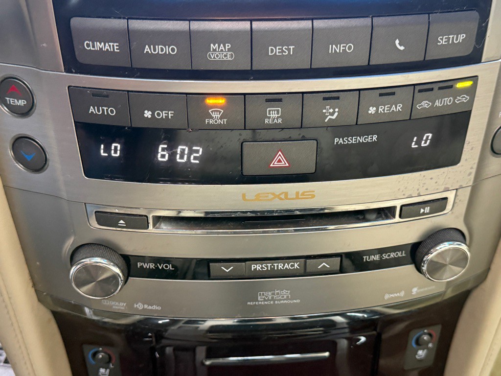 2013 Lexus LX Image 11