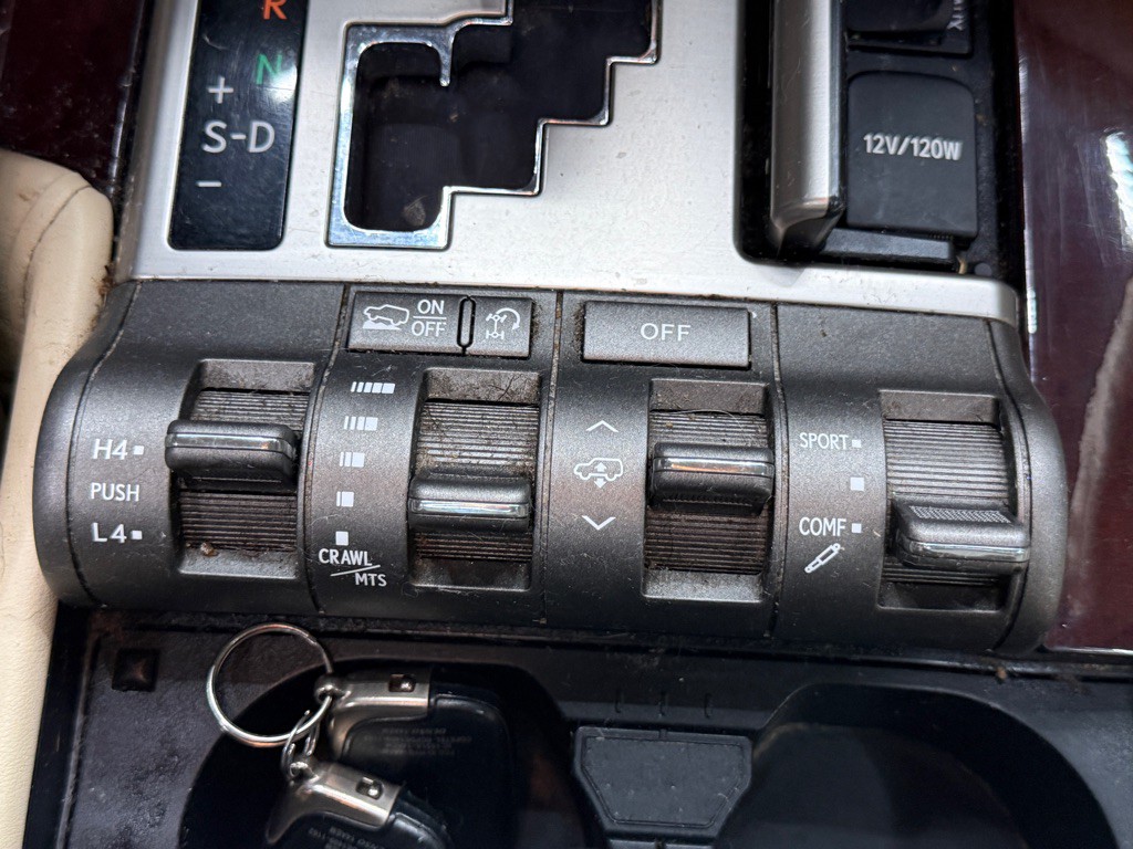 2013 Lexus LX Image 12