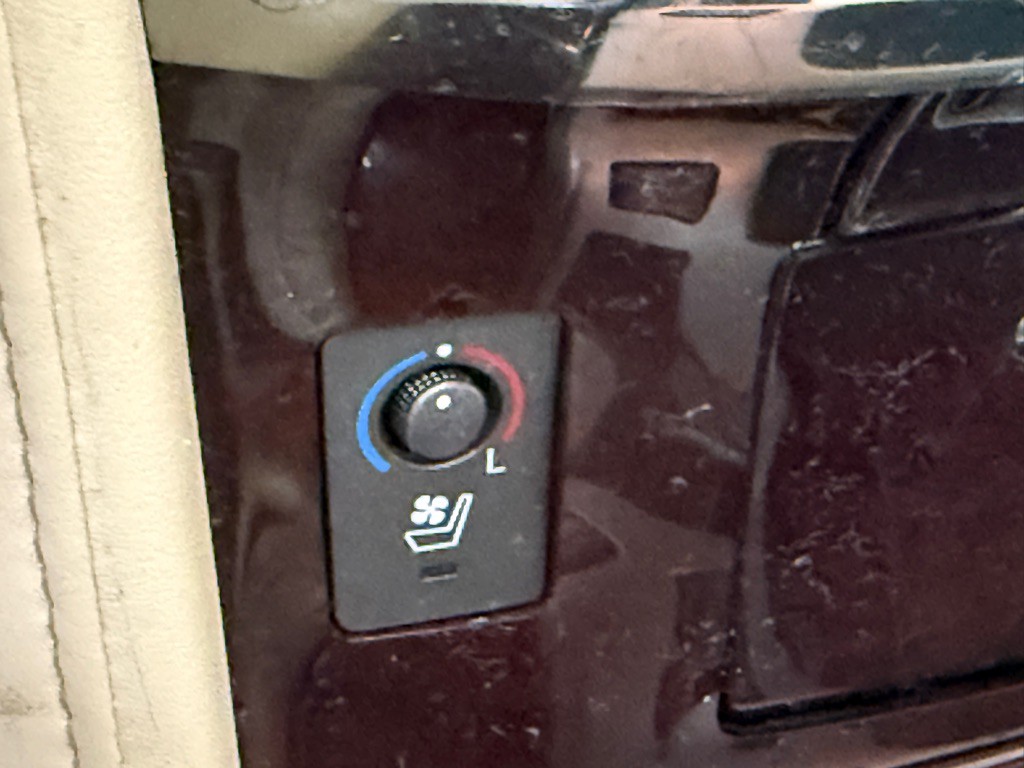 2013 Lexus LX Image 14