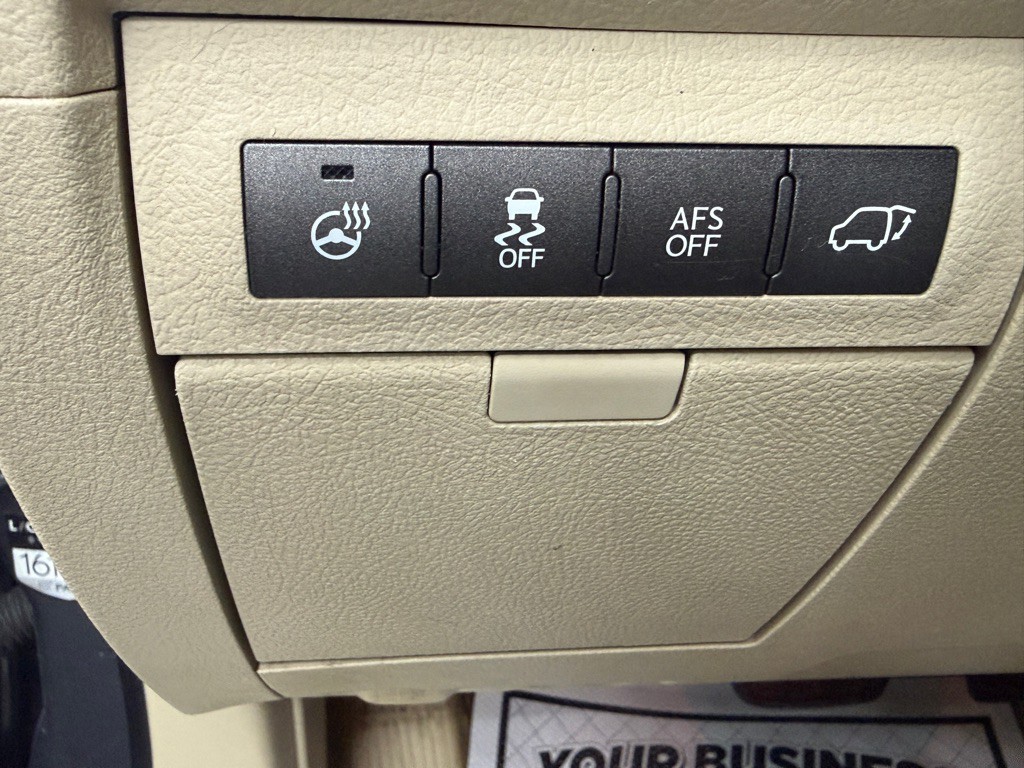 2013 Lexus LX Image 16