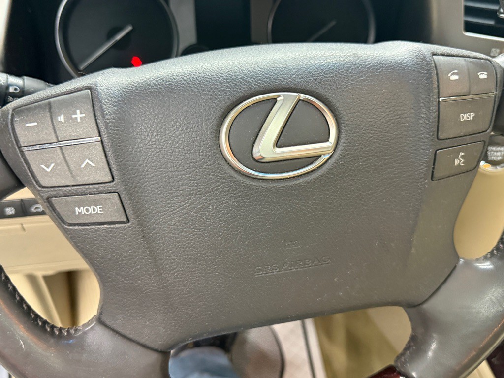 2013 Lexus LX Image 17