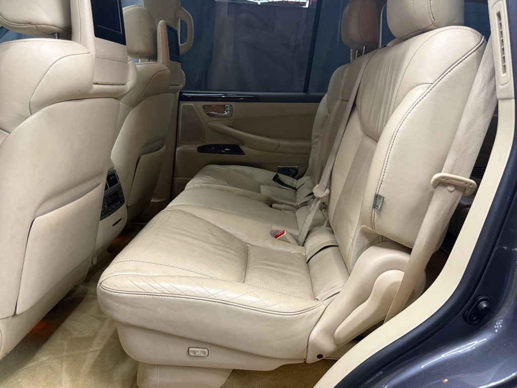 2013 Lexus LX Image 19