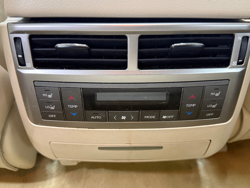 2013 Lexus LX Image 20