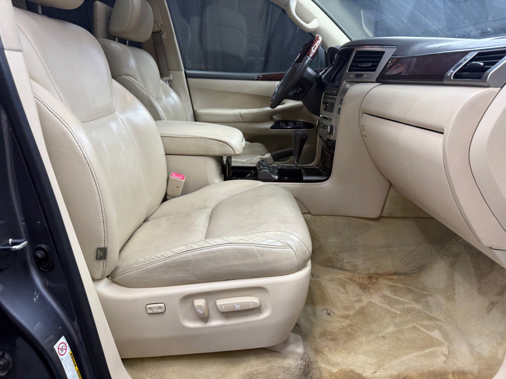 2013 Lexus LX Image 25