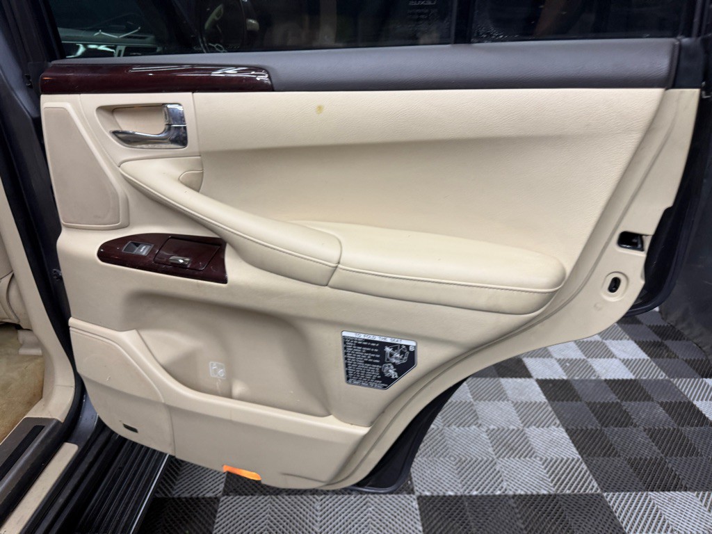 2013 Lexus LX Image 28
