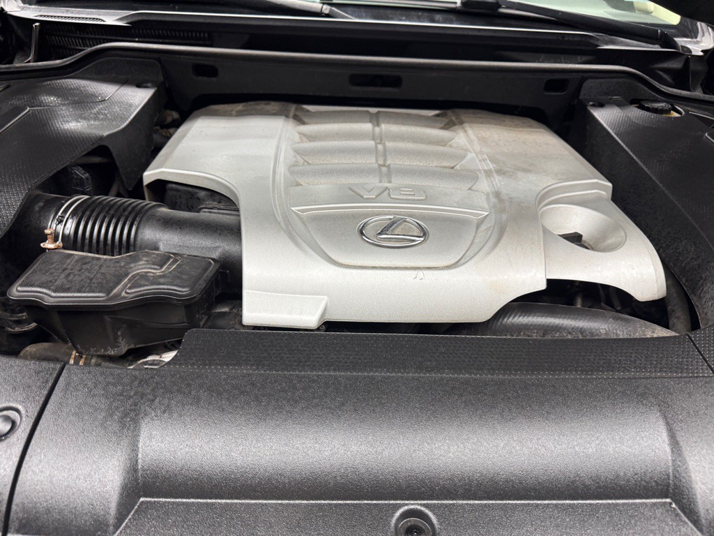 2013 Lexus LX Image 30