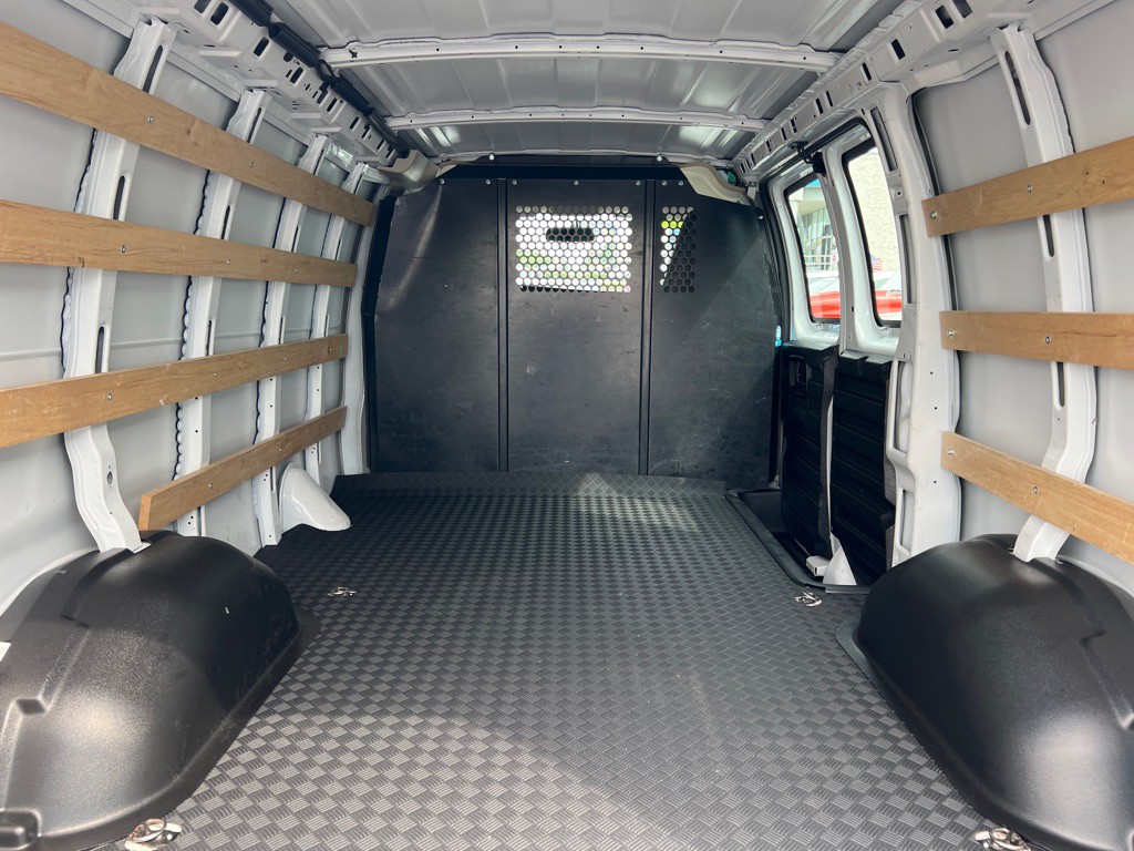 2023 Chevrolet Express Image 15