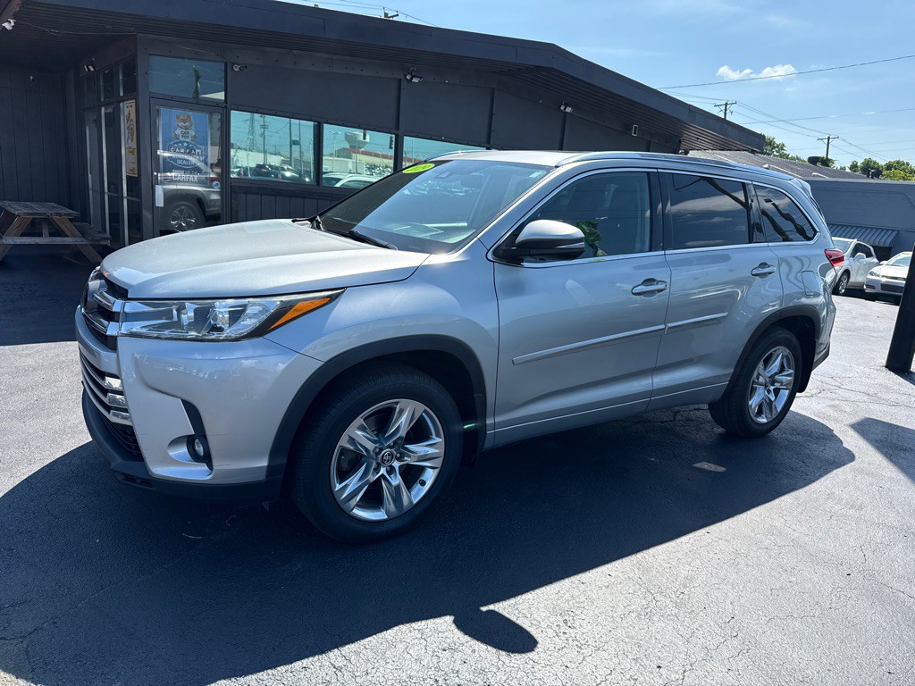 2019 Toyota Highlander Image 1