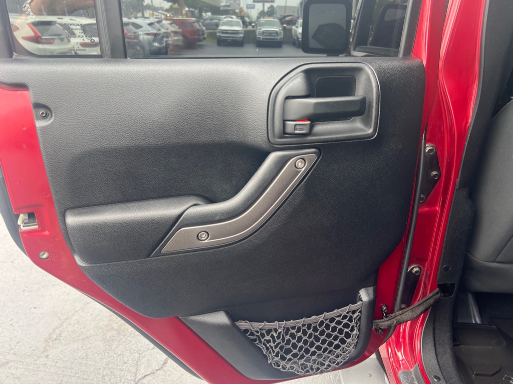 2012 Jeep Wrangler Unlimited Image 12