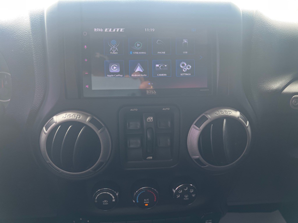 2012 Jeep Wrangler Unlimited Image 22