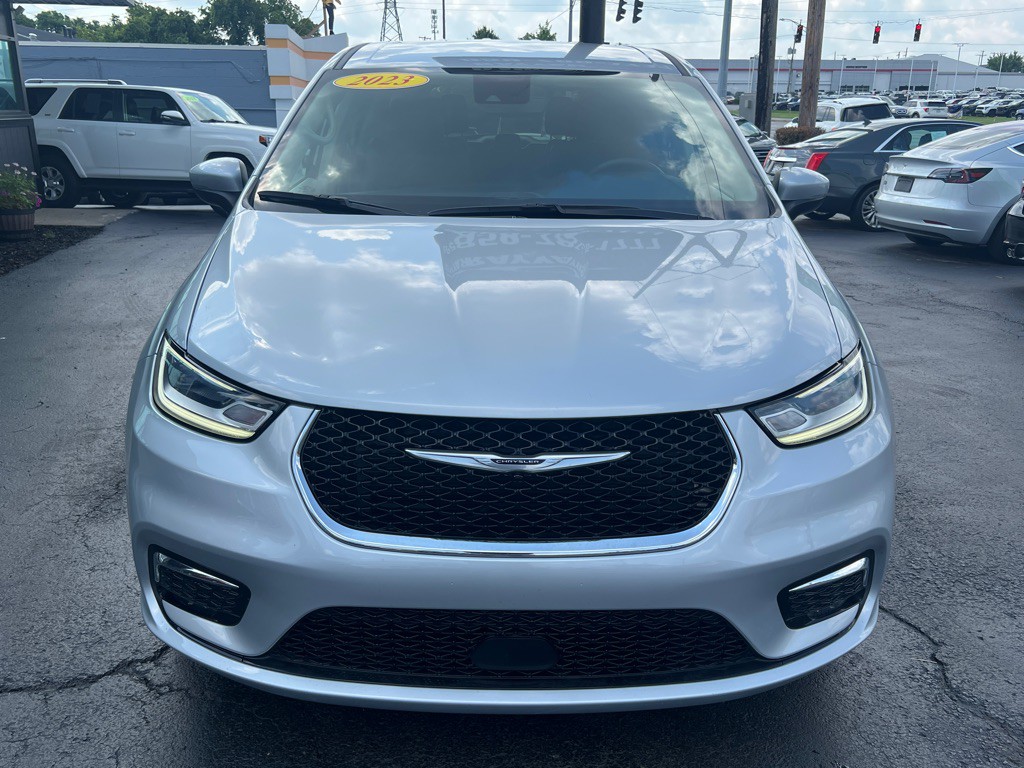 2023 Chrysler Pacifica Image 2