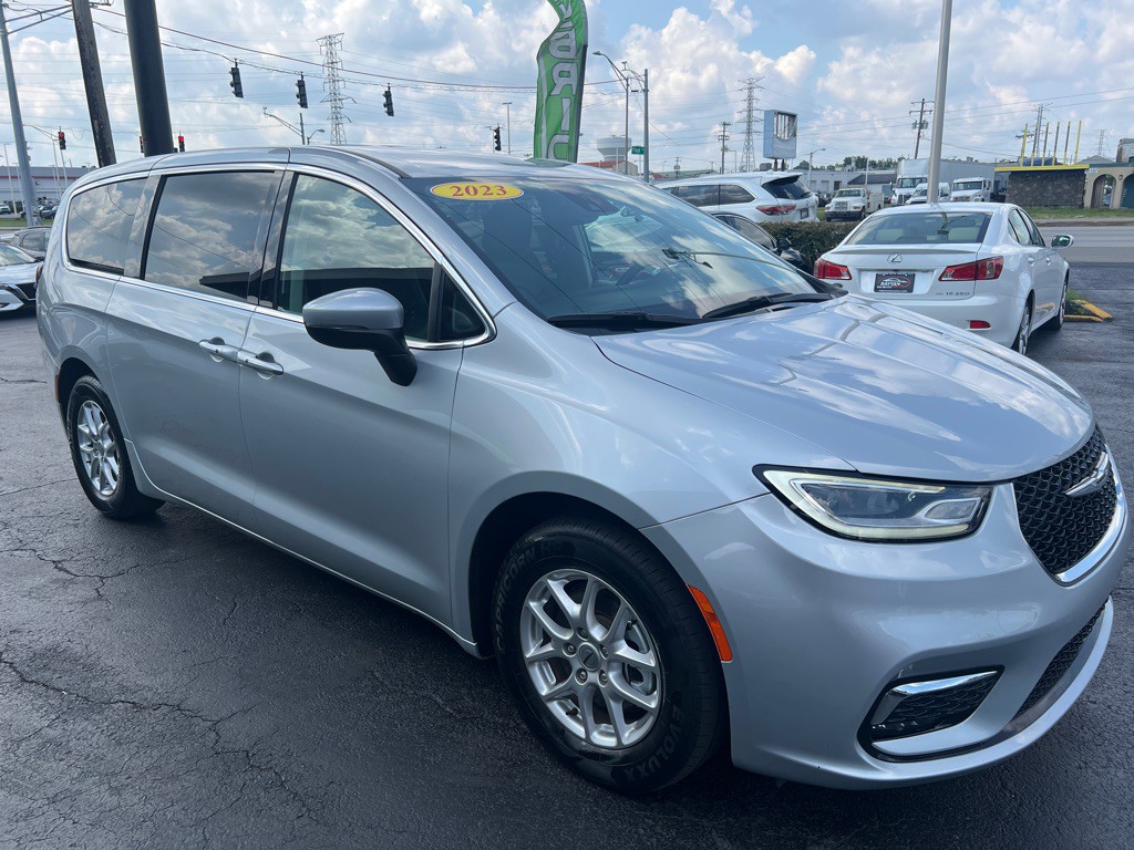 2023 Chrysler Pacifica Image 4