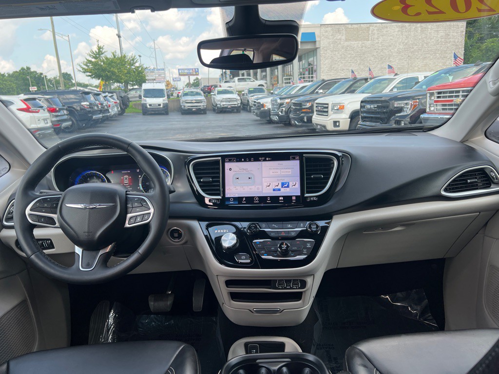 2023 Chrysler Pacifica Image 11